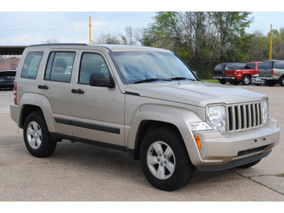 jeep liberty 2011 lt  gray suv sport gasoline 6 cylinders 2 wheel drive automatic with overdrive 77037