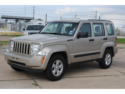 jeep liberty 2011 lt  gray suv sport gasoline 6 cylinders 2 wheel drive automatic with overdrive 77037