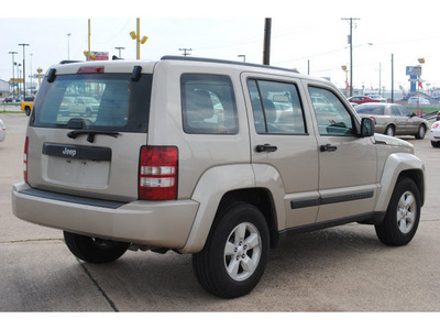 jeep liberty 2011 lt  gray suv sport gasoline 6 cylinders 2 wheel drive automatic with overdrive 77037