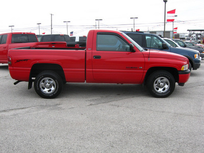 dodge ram pickup 1500 1995 red pickup truck slt gasoline v8 rear wheel drive automatic with overdrive 45840