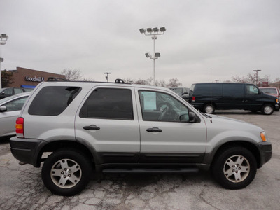 ford escape 2004 silver suv xlt gasoline 6 cylinders front wheel drive automatic with overdrive 60546