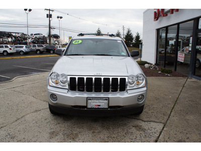 jeep grand cherokee 2005 bright silver suv limited dvd gasoline 8 cylinders 4 wheel drive shiftable automatic 07724