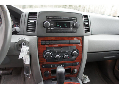 jeep grand cherokee 2005 bright silver suv limited dvd gasoline 8 cylinders 4 wheel drive shiftable automatic 07724