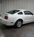 ford mustang 2007 white coupe gt premium gasoline 8 cylinders rear wheel drive automatic with overdrive 76108