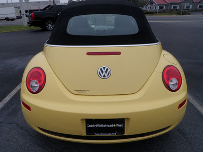 volkswagen new beetle 2007 yellow 2 5 gasoline 5 cylinders front wheel drive automatic 32401