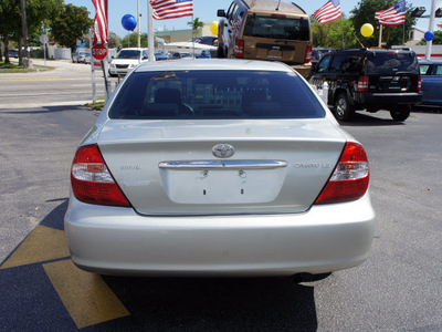 toyota camry 2003 silver sedan le gasoline 4 cylinders front wheel drive automatic 33021