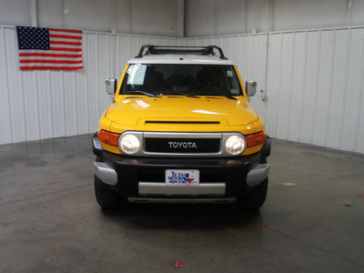 toyota fj cruiser 2007 yellow suv gasoline 6 cylinders rear wheel drive automatic 76108