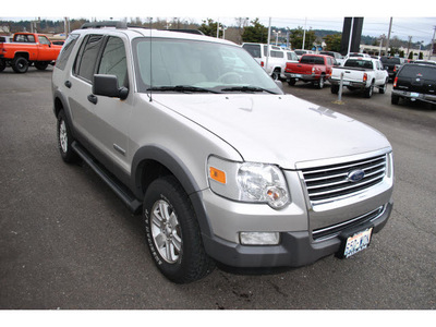 ford explorer 2006 silver suv xlt gasoline 6 cylinders 4 wheel drive automatic with overdrive 98371