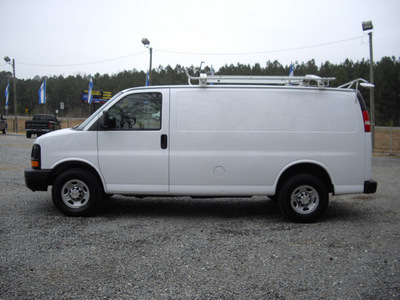 chevrolet express cargo 2007 white van 2500 gasoline 8 cylinders rear wheel drive automatic 27569
