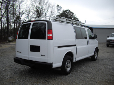 chevrolet express cargo 2007 white van 2500 gasoline 8 cylinders rear wheel drive automatic 27569