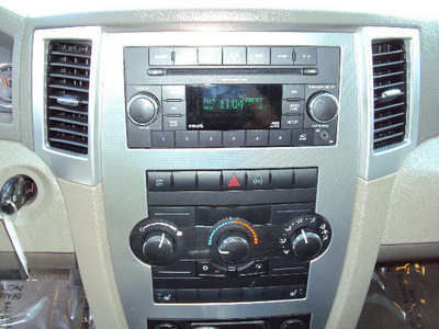 jeep grand cherokee 2009 silver suv laredo gasoline 6 cylinders 2 wheel drive automatic 32901