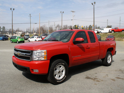 chevrolet silverado 1500 2007 red z71 gasoline 8 cylinders 4 wheel drive automatic 27215