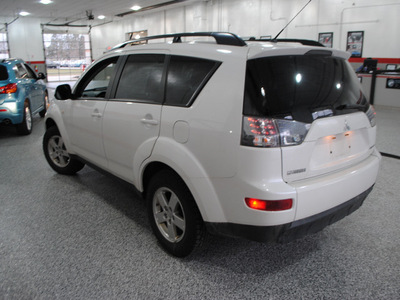 mitsubishi outlander 2008 white suv es gasoline 4 cylinders all whee drive automatic 44060