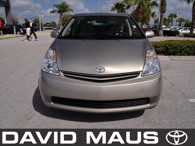 toyota prius 2005 gold hatchback hybrid hybrid 4 cylinders front wheel drive automatic 32771