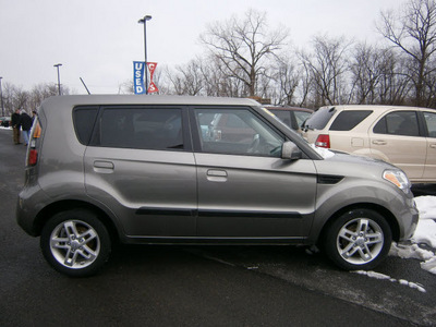 kia soul 2010 gray hatchback gasoline 4 cylinders front wheel drive automatic 13502