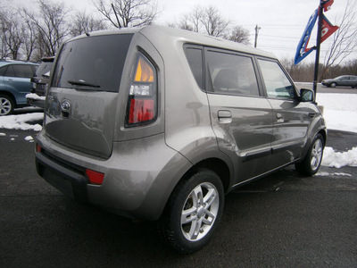 kia soul 2010 gray hatchback gasoline 4 cylinders front wheel drive automatic 13502