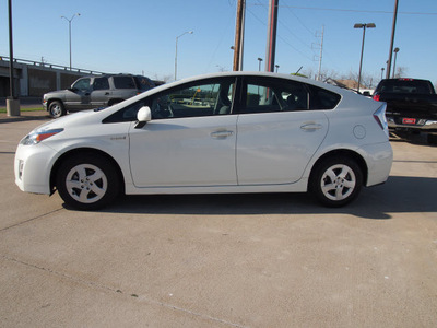 toyota prius 2010 white i hybrid 4 cylinders front wheel drive automatic 75228