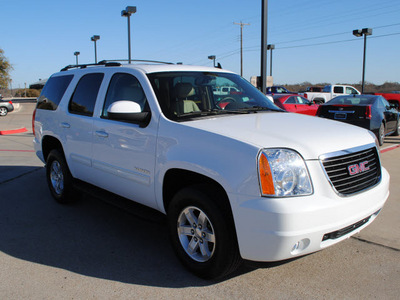 gmc yukon 2011 white suv slt 8 cylinders automatic 76087