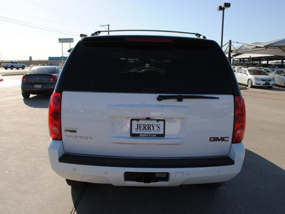 gmc yukon 2011 white suv slt 8 cylinders automatic 76087