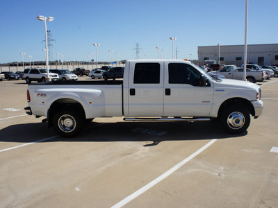 ford f 350 super duty 2006 white xlt diesel 8 cylinders 4 wheel drive automatic with overdrive 76108