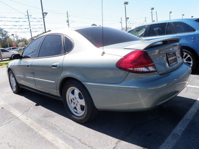 ford taurus 2006 lt  green sedan se 6 cylinders automatic 32401