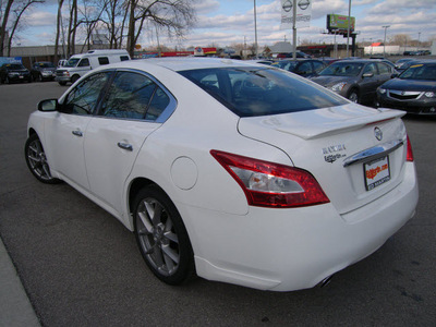 nissan maxima 2011 white sedan 3 5sv gasoline 6 cylinders front wheel drive not specified 46219