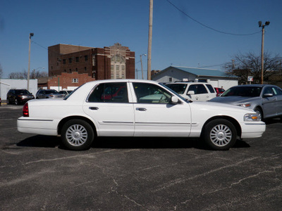 mercury grand marquis 2008 white sedan ls 8 cylinders automatic with overdrive 61832