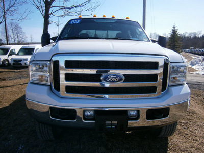 ford f 350 2006 white super duty 8 cylinders automatic with overdrive 13502