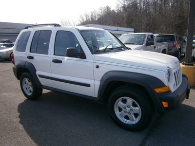 jeep liberty 2007 white suv sport gasoline 6 cylinders 4 wheel drive automatic with overdrive 13502