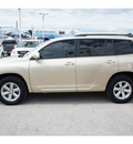 toyota highlander 2008 tan suv 6 cylinders automatic 77388