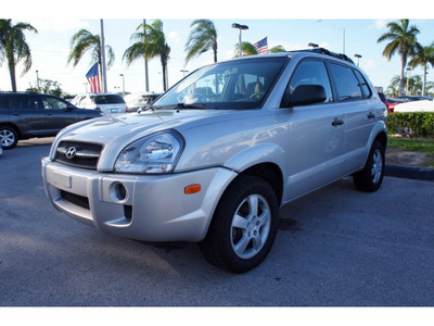 hyundai tucson 2005 silver suv gl gasoline 4 cylinders front wheel drive 5 speed manual 33157