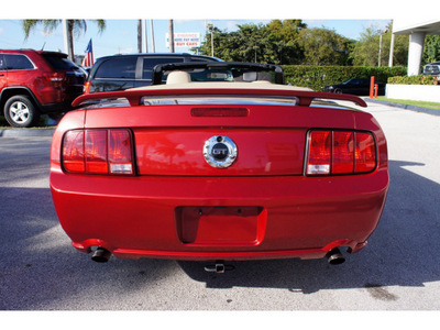 ford mustang 2006 dk  red gt premium gasoline 8 cylinders rear wheel drive 5 speed manual 33157