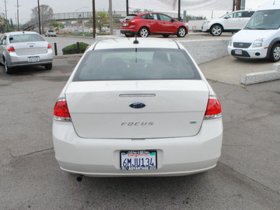 ford focus 2010 white sedan se gasoline 4 cylinders front wheel drive automatic 91010