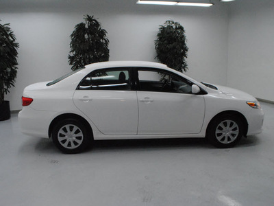 toyota corolla 2011 white sedan le gasoline 4 cylinders front wheel drive automatic 91731