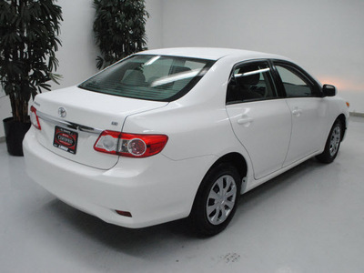 toyota corolla 2011 white sedan le gasoline 4 cylinders front wheel drive automatic 91731