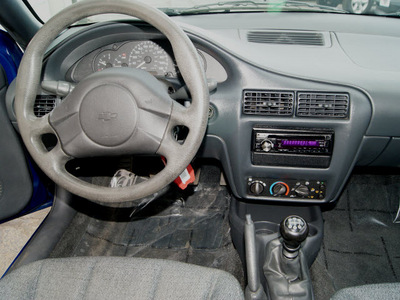 chevrolet cavalier 2004 arrival blue coupe 4 cylinders 5 speed manual 80905