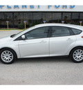 ford focus 2012 silver hatchback se 4 cylinders automatic 77388