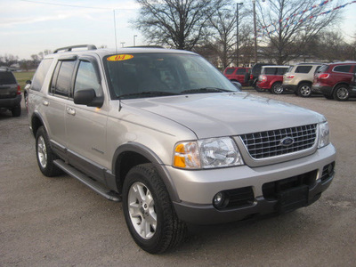 ford explorer 2004 gray suv xlt gasoline 8 cylinders 4 wheel drive automatic with overdrive 62863