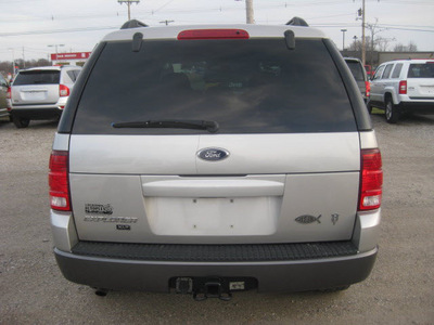 ford explorer 2004 gray suv xlt gasoline 8 cylinders 4 wheel drive automatic with overdrive 62863