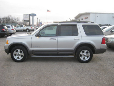 ford explorer 2004 gray suv xlt gasoline 8 cylinders 4 wheel drive automatic with overdrive 62863