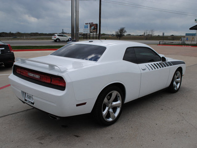 dodge challenger 2012 white coupe gasoline 8 cylinders rear wheel drive automatic 76087
