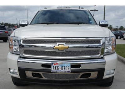 chevrolet silverado 1500 2011 white lt 8 cylinders automatic 77090