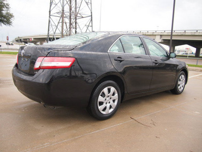 toyota camry 2011 black sedan le 4 cylinders automatic 75228