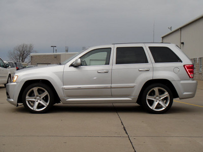 jeep grand cherokee 2006 silver suv srt 8 gasoline 8 cylinders 4 wheel drive automatic 62034