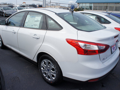 ford focus 2012 white sedan se gasoline 4 cylinders front wheel drive automatic 08753