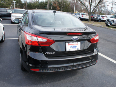 ford focus 2012 black sedan s gasoline 4 cylinders front wheel drive 5 speed manual 08753