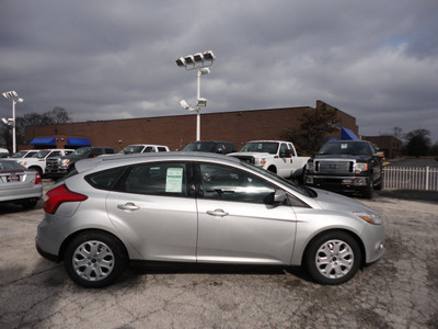 ford focus 2012 silver hatchback se gasoline 4 cylinders front wheel drive manual 60546