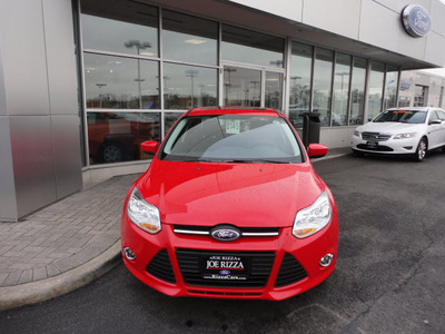 ford focus 2012 red sedan se gasoline 4 cylinders front wheel drive automatic with overdrive 60546