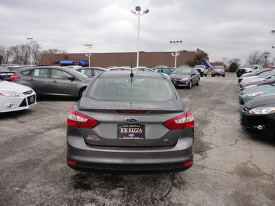 ford focus 2012 gray sedan se gasoline 4 cylinders front wheel drive automatic with overdrive 60546