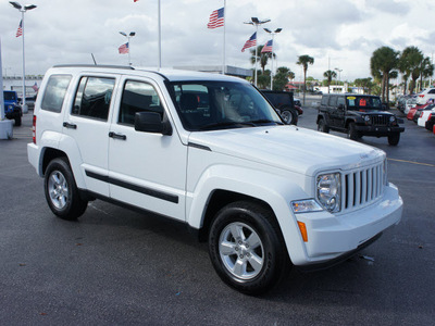 jeep liberty 2012 white suv sport gasoline 6 cylinders 2 wheel drive automatic 33021